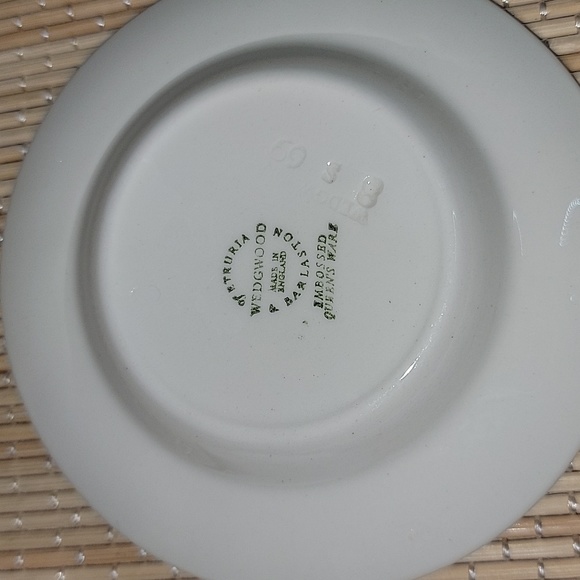 Wedgwood Queensware Ashtrays Trinket Dish White Cream Embossed Grape - Lot of 2 - Picture 4 of 5